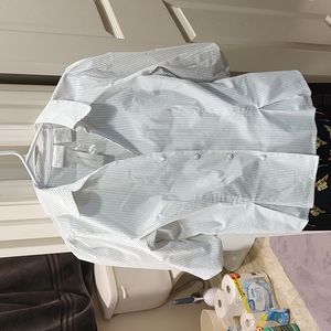 Pin stopped stretch button up